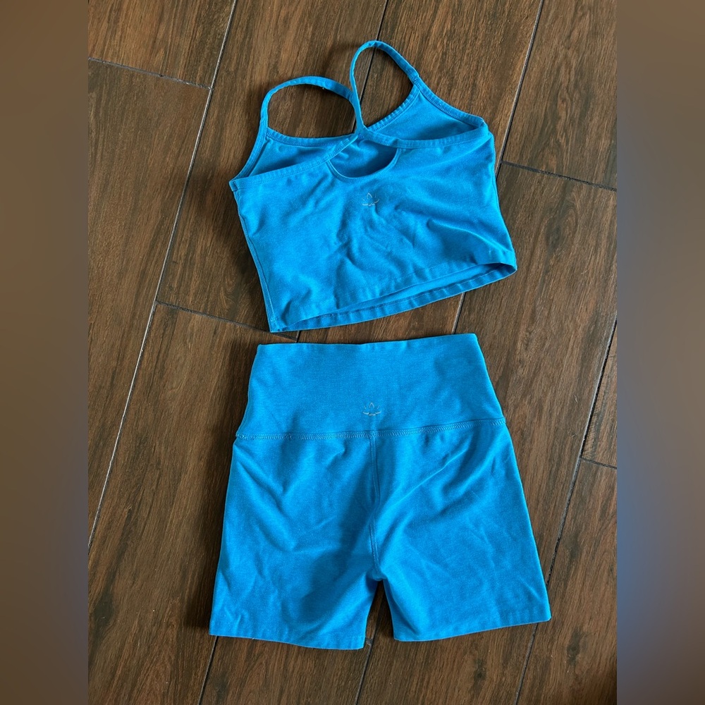 Beyond Yoga Surfer Blue SpaceDye Short and Slim Racer Back Tank Medium - Picture 2 of 7